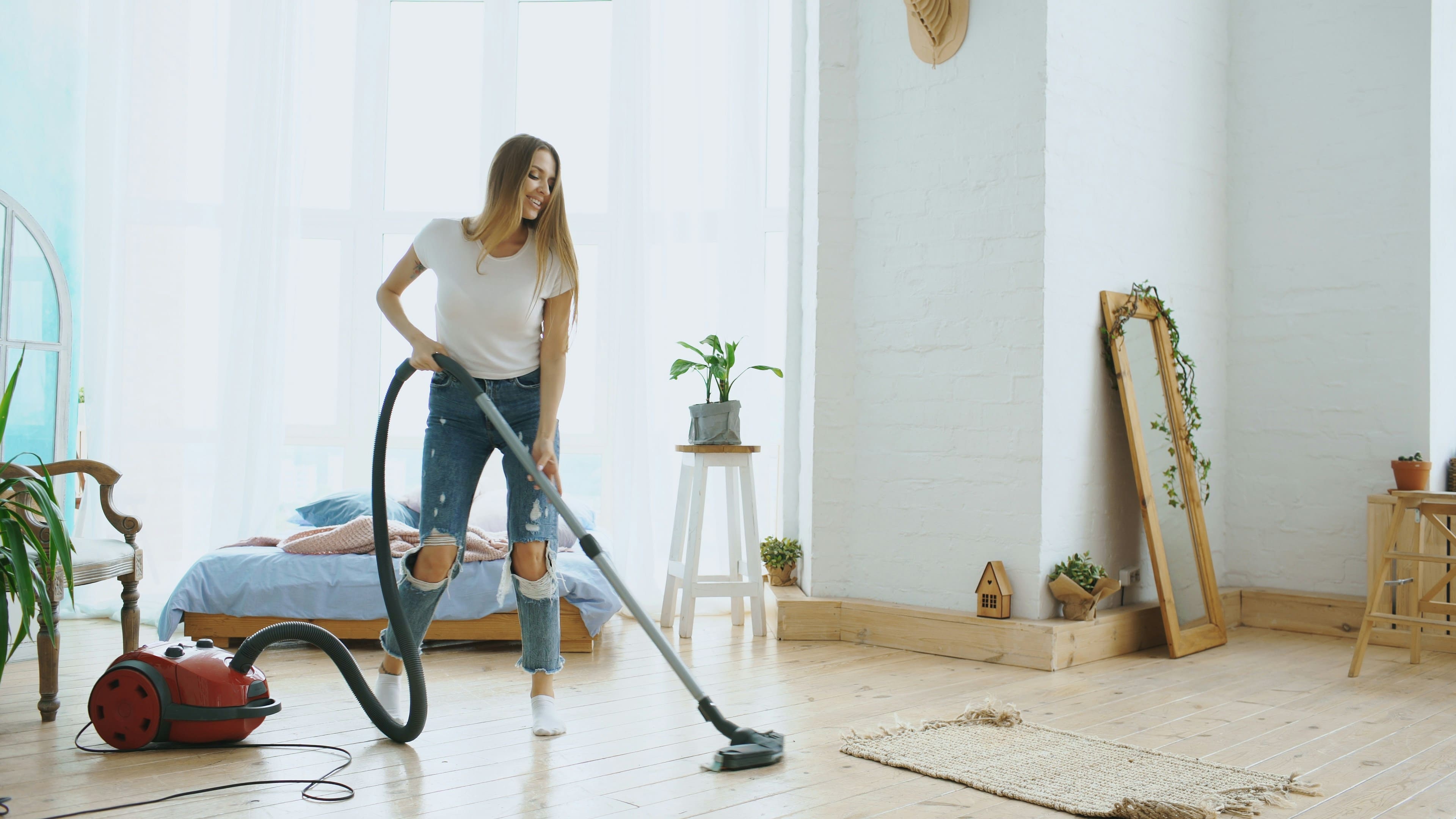 Shine Aura team member cleaning a kitchen counter